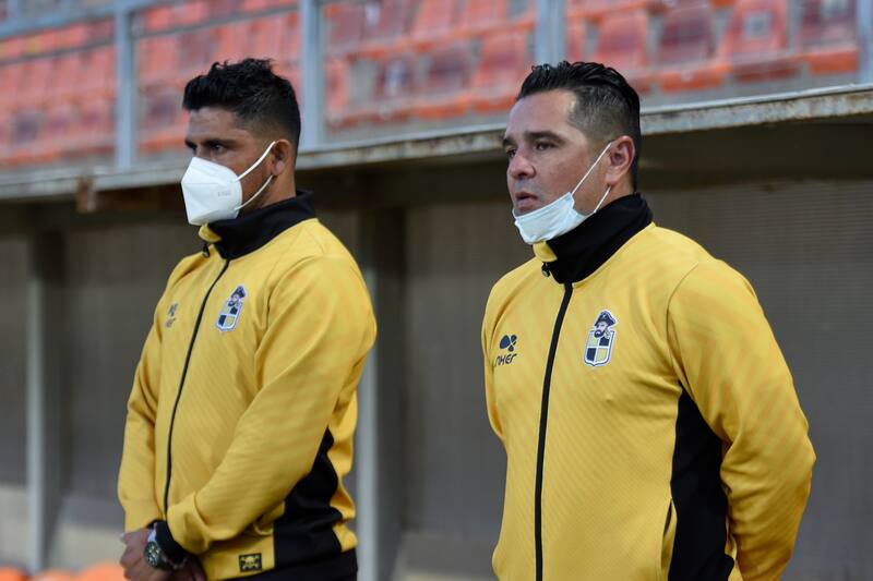 La dupla técnica llevó a Julio Rodríguez a trabajar con los arqueros de Coquimbo Unido. No siguió porque debió regresar a Estados Unidos.