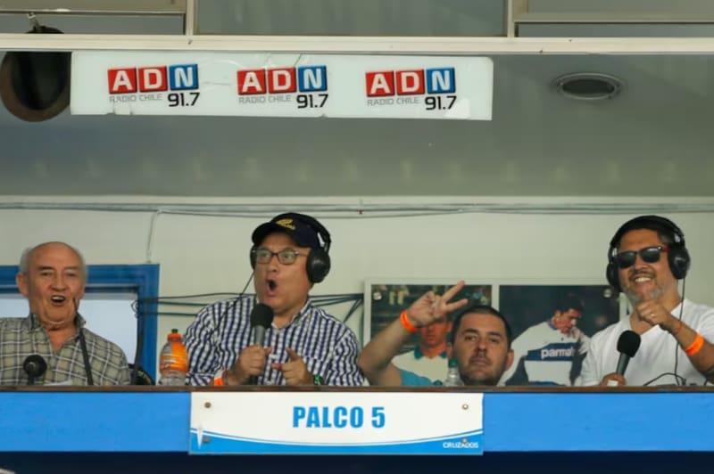 El relator trabaja en Radio ADN.