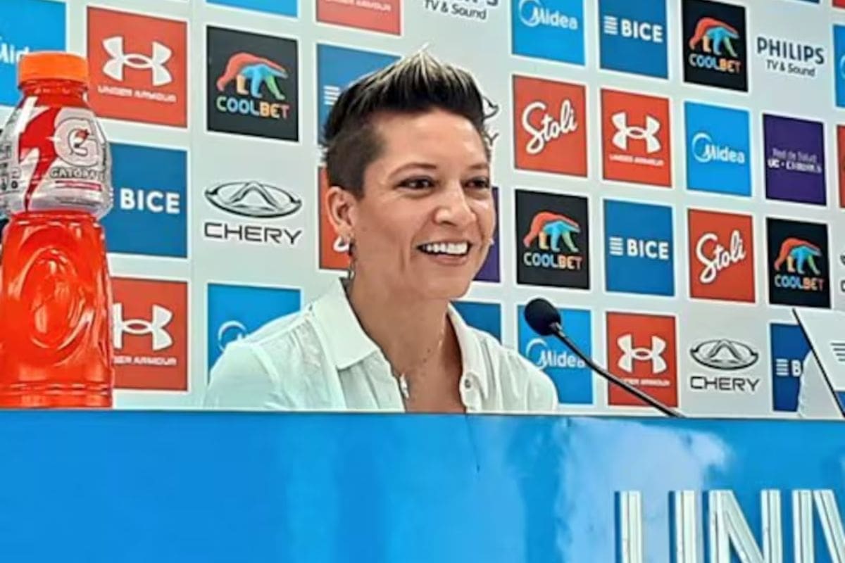 Helaine de Grange deja el fútbol femenino de la UC.