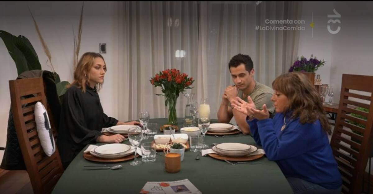Durante la cena de Raimundo Alcalde, Jorge Alís no estuvo presente en "La Divina Comida, por lo que pusieron un peluche con su figura en una de las sillas.