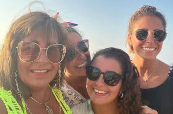 “Es un día muy especial”: La emoción y orgullo de Helhue Sukni porque una de sus hijas juró como abogada