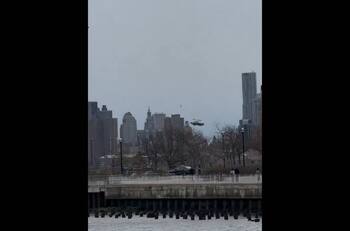 VIDEO | Helicóptero se estrella en Nueva York: Iba a bordo una familia con tres niños