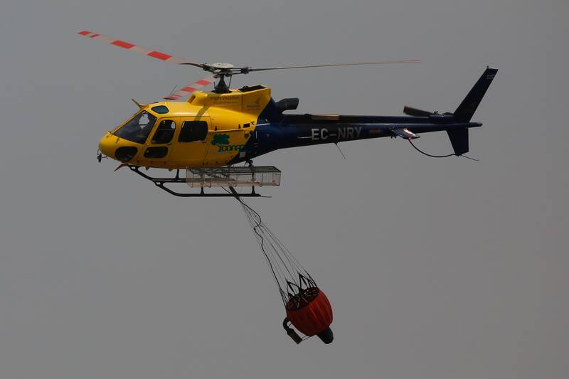 Director de Conaf señala que los helicópteros son más eficientes para combatir incendios forestales en Chile.