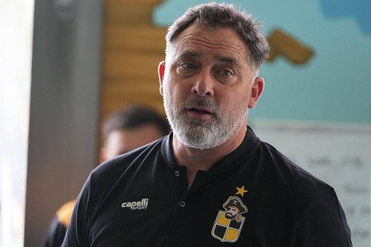 El técnico del campeón del fútbol chileno. Foto: @coquimbounidooficial en Instagram.