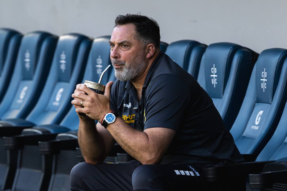 asegura que no va a claudicar de su puesto como entrenador de los Piratas. Foto: Felipe Escobedo / En Cancha