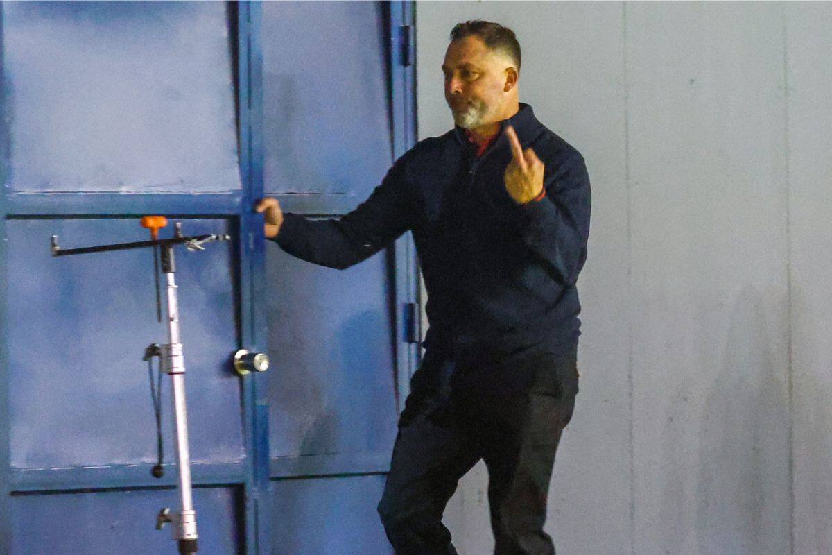 Hernán Caputto y el grosero gesto que hizo al ser expulsado en el UC vs Copiapó. Foto: Agencia Aton.