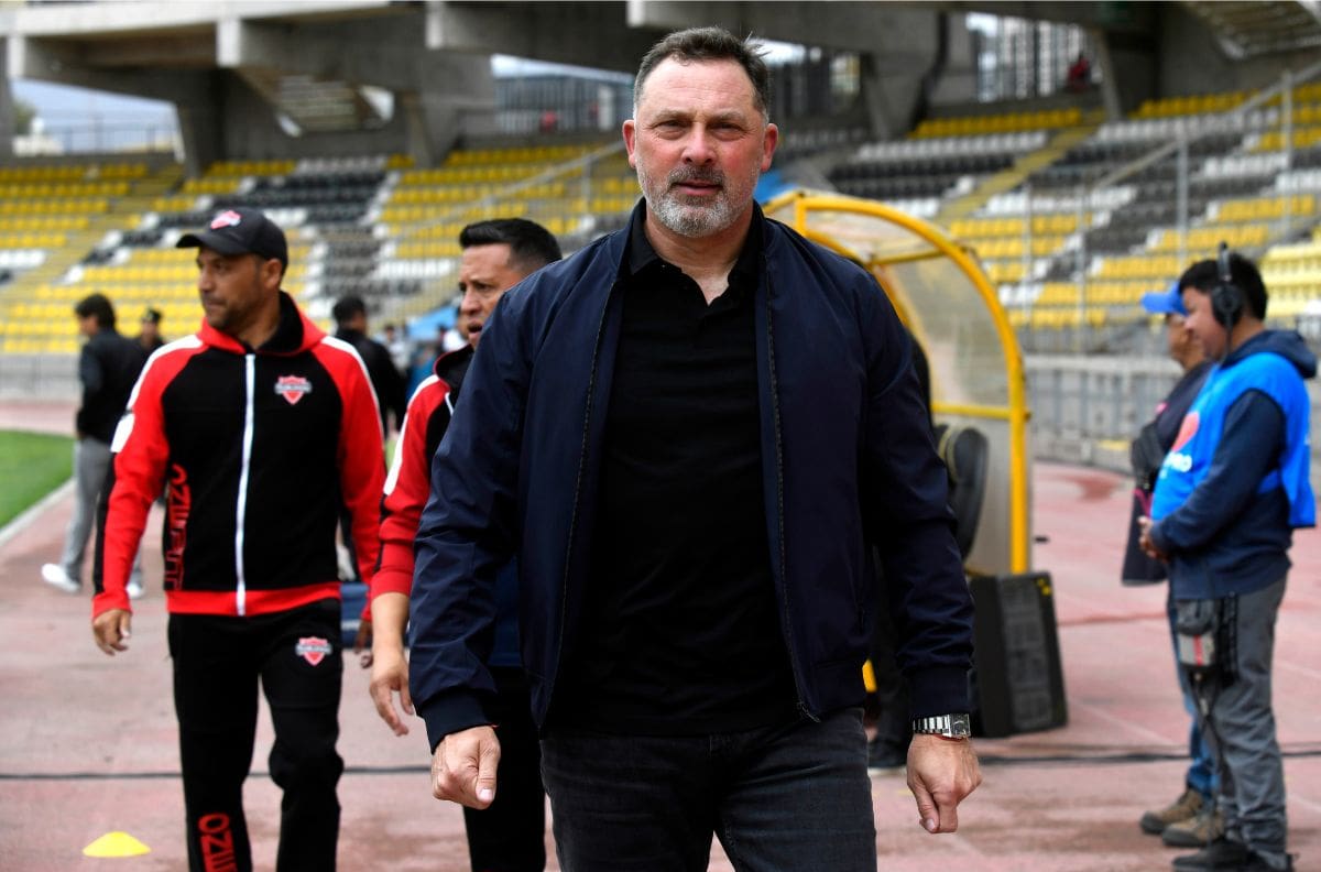 “El jugador chileno es extremadamente técnico; necesita confianza, que uno esté encima y saber que es bueno”