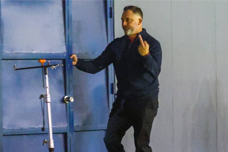 Hernán Caputto y el grosero gesto que hizo al ser expulsado en el UC vs Copiapó. Foto: Agencia Aton.