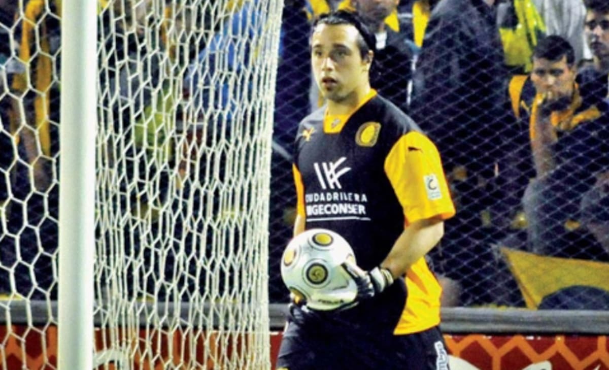 El ex Universidad de Chile fue formado en Rosario Central, cuadro con el que descendió el 2010.