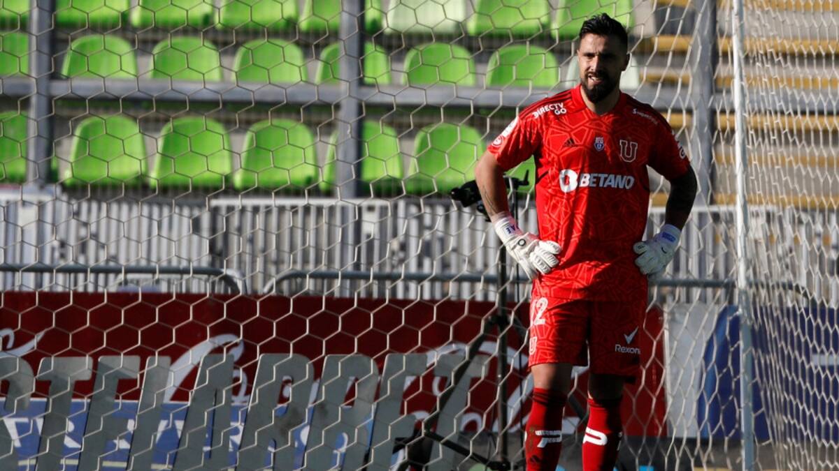 El lío que envuelve a la U y prohíbe a equipo ecuatoriano fichar en tres mercados de pases