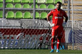 El lío que envuelve a la U y prohíbe a equipo ecuatoriano fichar en tres mercados de pases