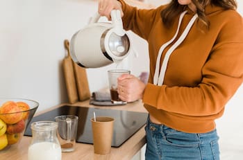 Cómo eliminar el sarro del hervidor con solo un producto que de seguro tienes en casa