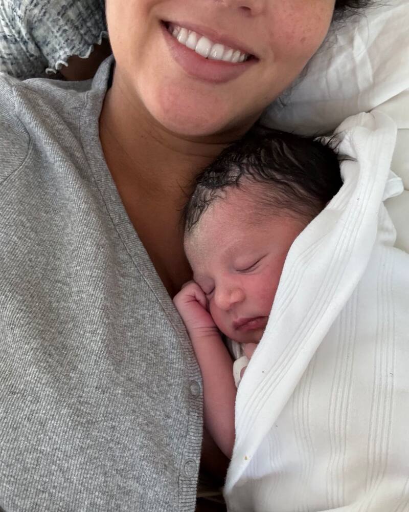 Serena, hija de Alberto Plaza, junto a su madre