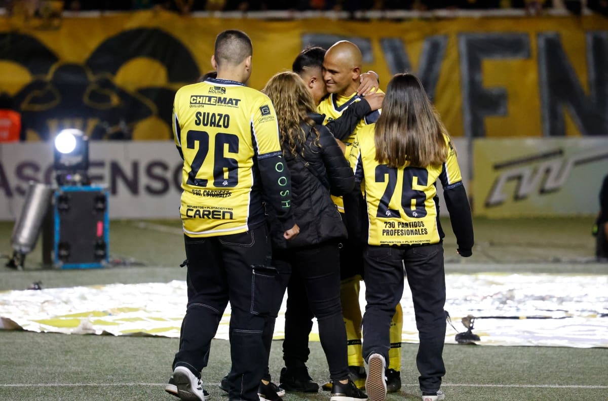 “Estoy muy orgulloso de ti”: Hijos de Humberto Suazo le dedican emotivas palabras en su despedida de las canchas