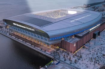 Como la UC y su Claro Arena: equipo de la Premier League inaugura con triunfo su nuevo estadio