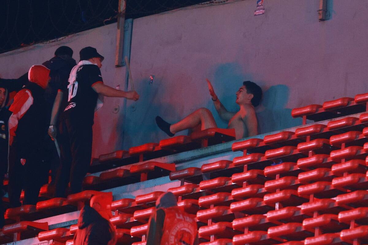 Independiente anunció castigos para los hinchas del Rojo que violentaron a los fanáticos de la U. Agencia Aton