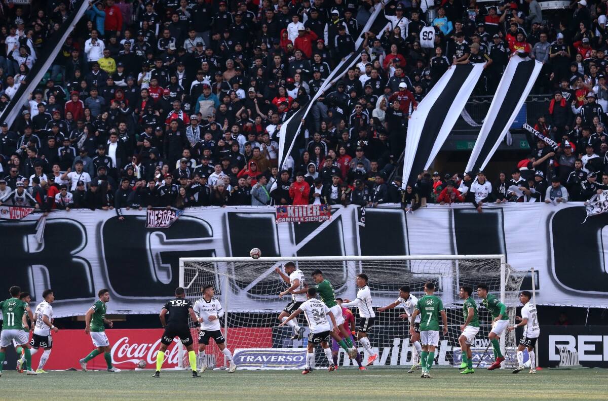 Más de 2 mil hinchas de Colo Colo fueron castigados y no podrán ir al Superclásico