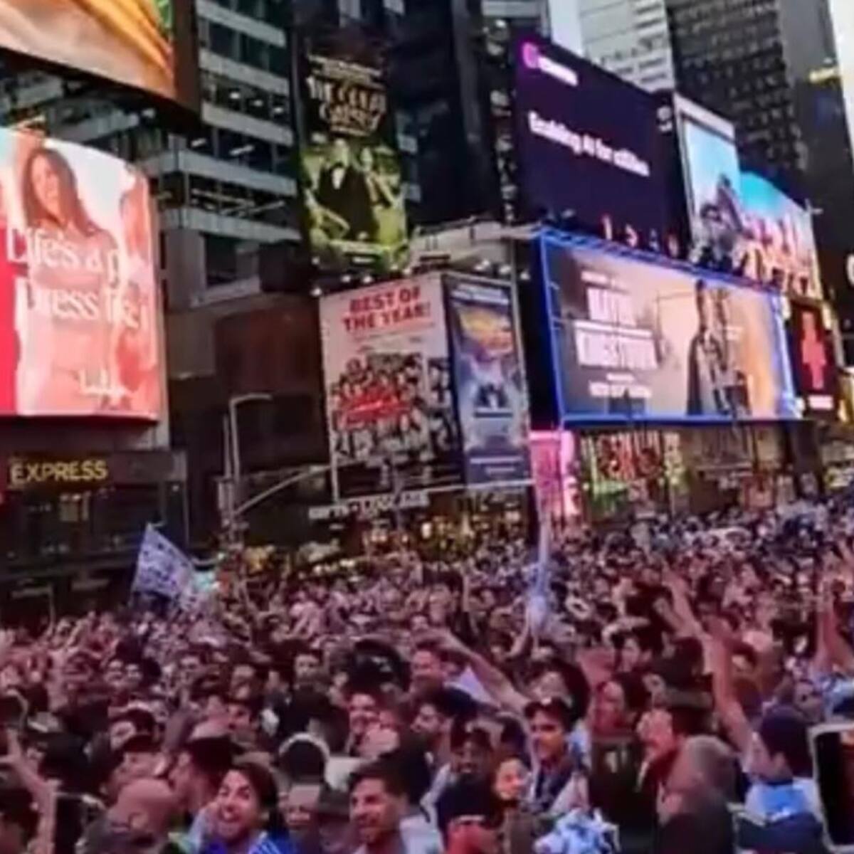 VIDEO | Hinchas argentinos copan Nueva York previo a su debut frente a Argelia en el Mundial 2026