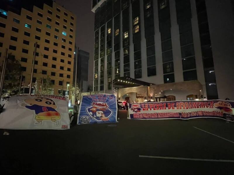 y sus desubicados lienzos.