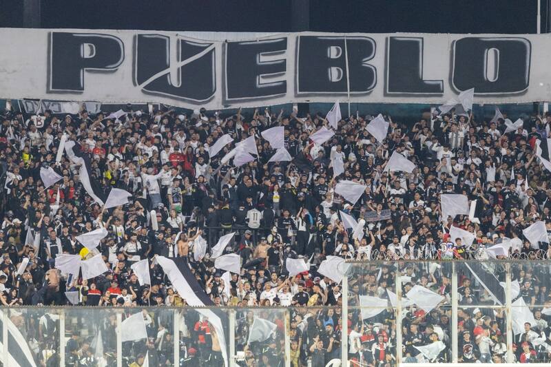 se burlan de los jugadores de River Plate. Foto: Felipe Escobedo.