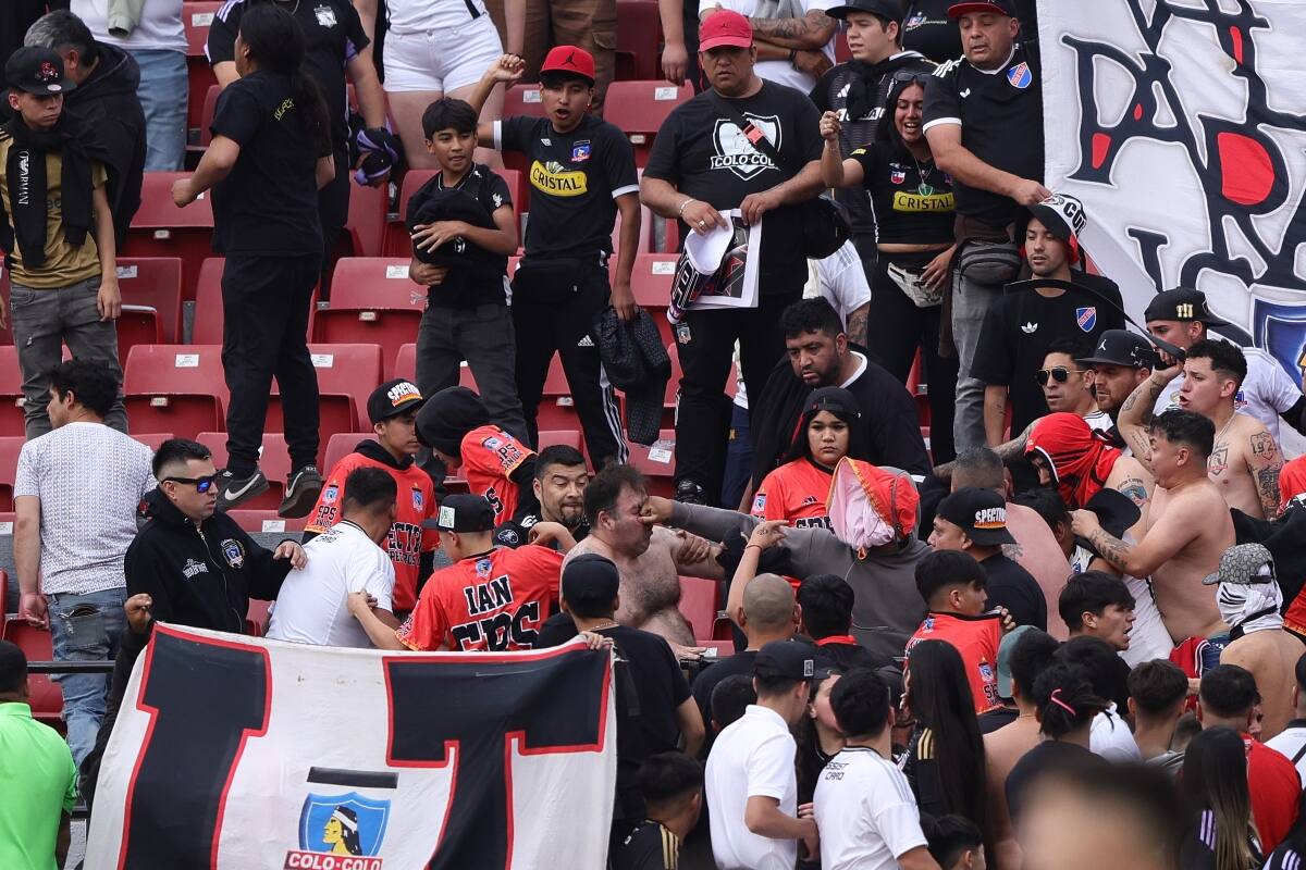 se enfrascaron en una riña con cuchillos, muletas y a puño limpio, dando la vuelta al mundo. Foto: Aton.