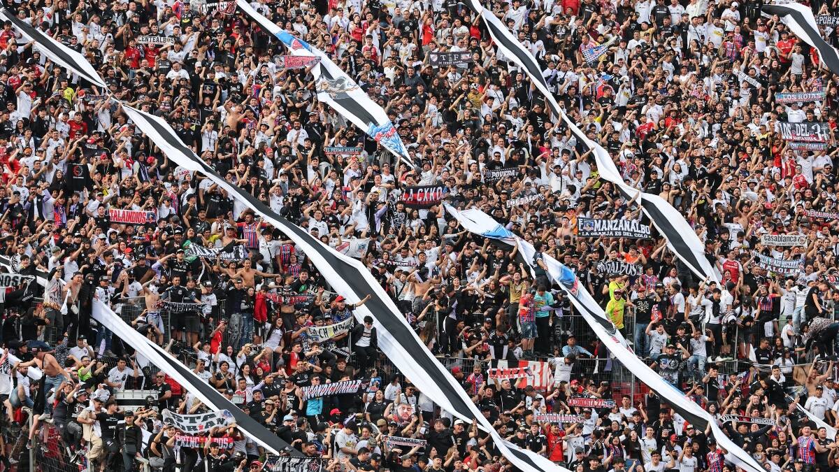 VIDEO | Se agotó la paciencia: hinchas de Colo Colo manifestaron su enojo con los jugadores y esto les cantaron