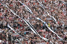 VIDEO | Se agotó la paciencia: hinchas de Colo Colo manifestaron su enojo con los jugadores y esto les cantaron