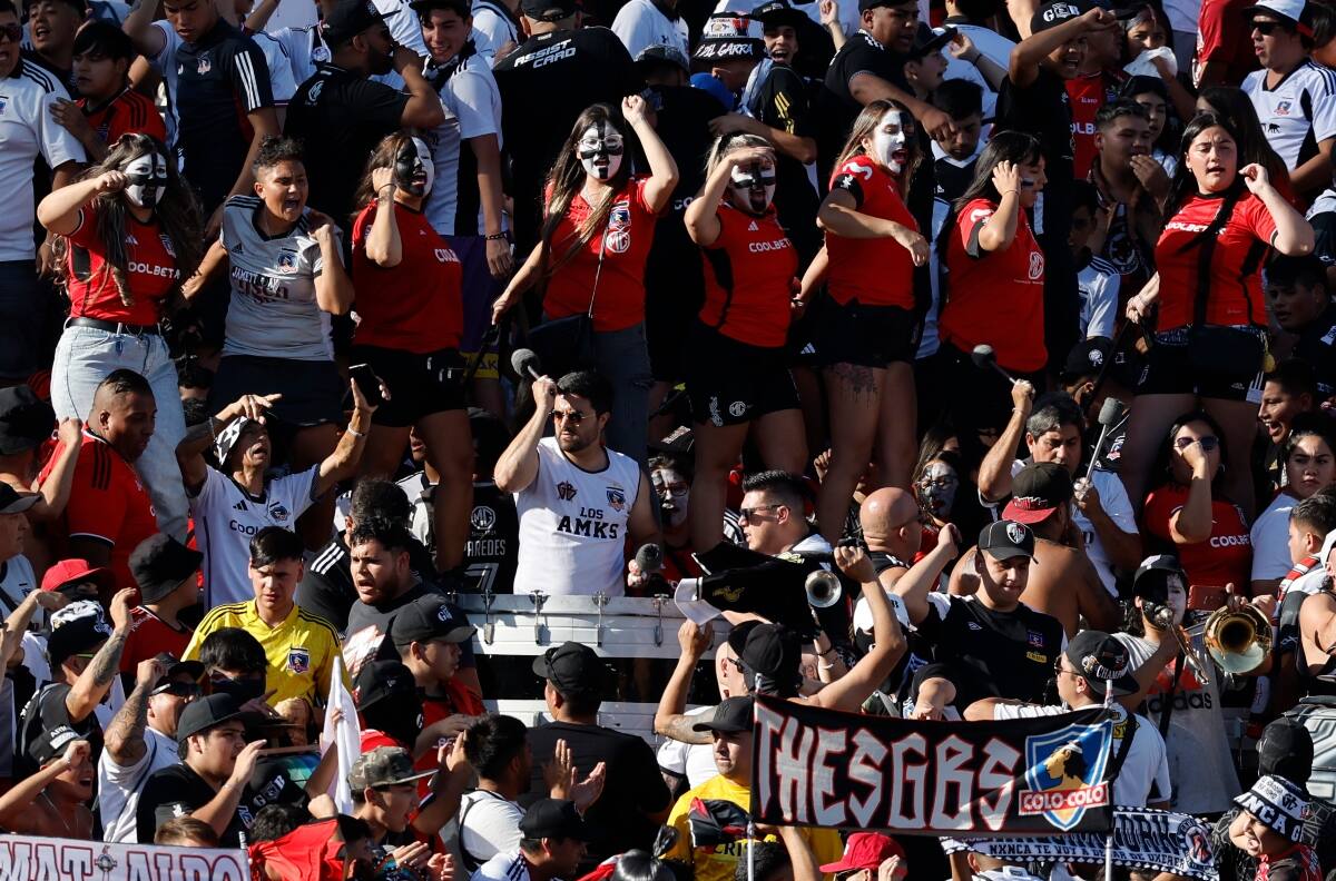 Detienen a dos hinchas de Colo Colo en Paraguay por posesión de drogas