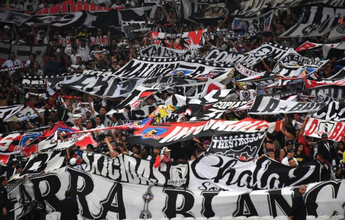 Los fanáticos albos preocupan en Argentina
