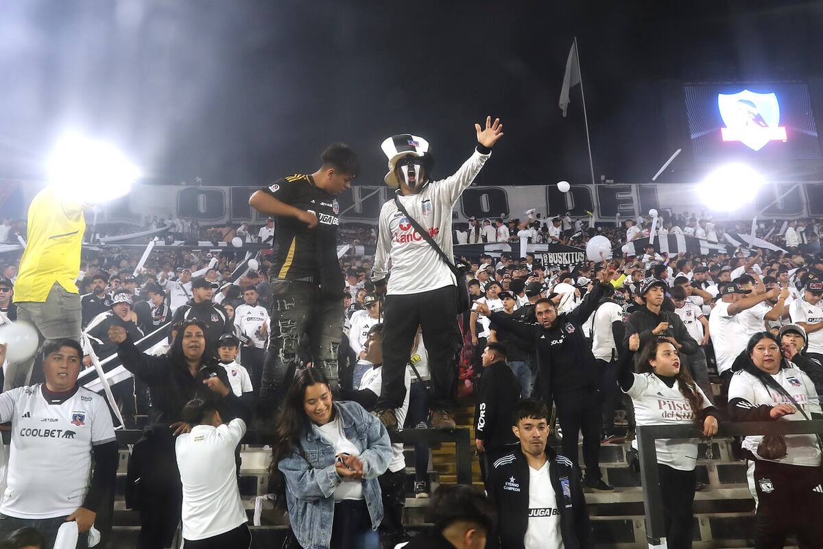 Pato Yáñez apunta contra los jugadores de Colo Colo. Foto: Aton.