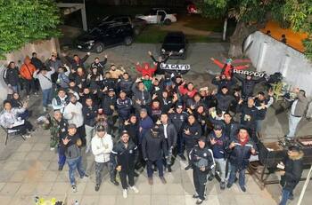 En Paraguay se quejaron por los hinchas de Colo Colo: no dejaron dormir a los vecinos