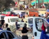 VIDEO | Insólito: captan a hinchas de la U y Colo Colo peleando entre los afectados por los incendios en el Biobío