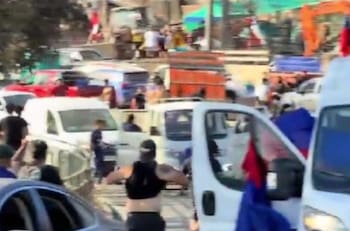 VIDEO | Insólito: captan a hinchas de la U y Colo Colo peleando entre los afectados por los incendios en el Biobío