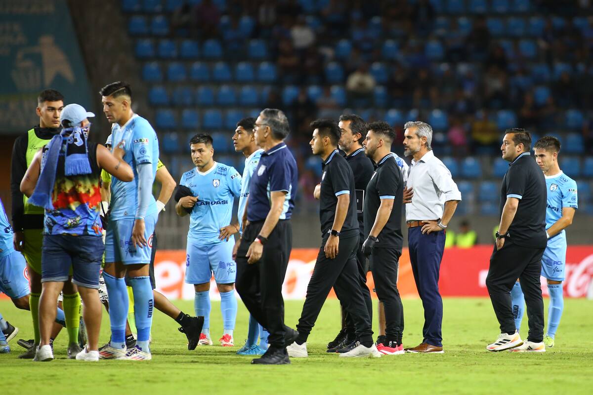 ingresaron a la cancha del Tierra de Campeones. Foto: Agencia Aton.