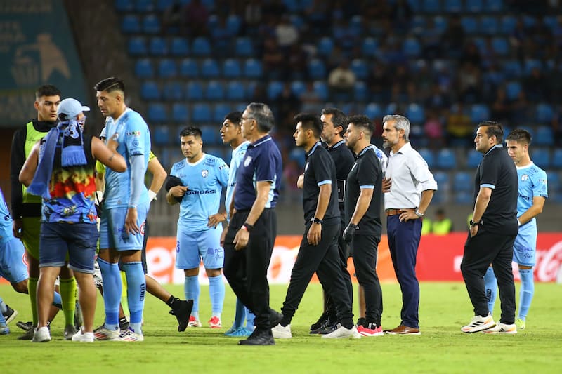 ingresaron a la cancha del Tierra de Campeones. Foto: Agencia Aton.