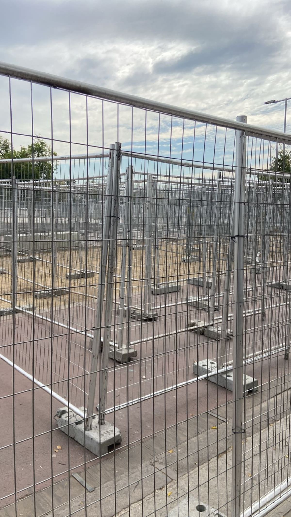 El laberinto que los hinchas de la U tuvieron que sortear para ingresar al partido ante La Serena.