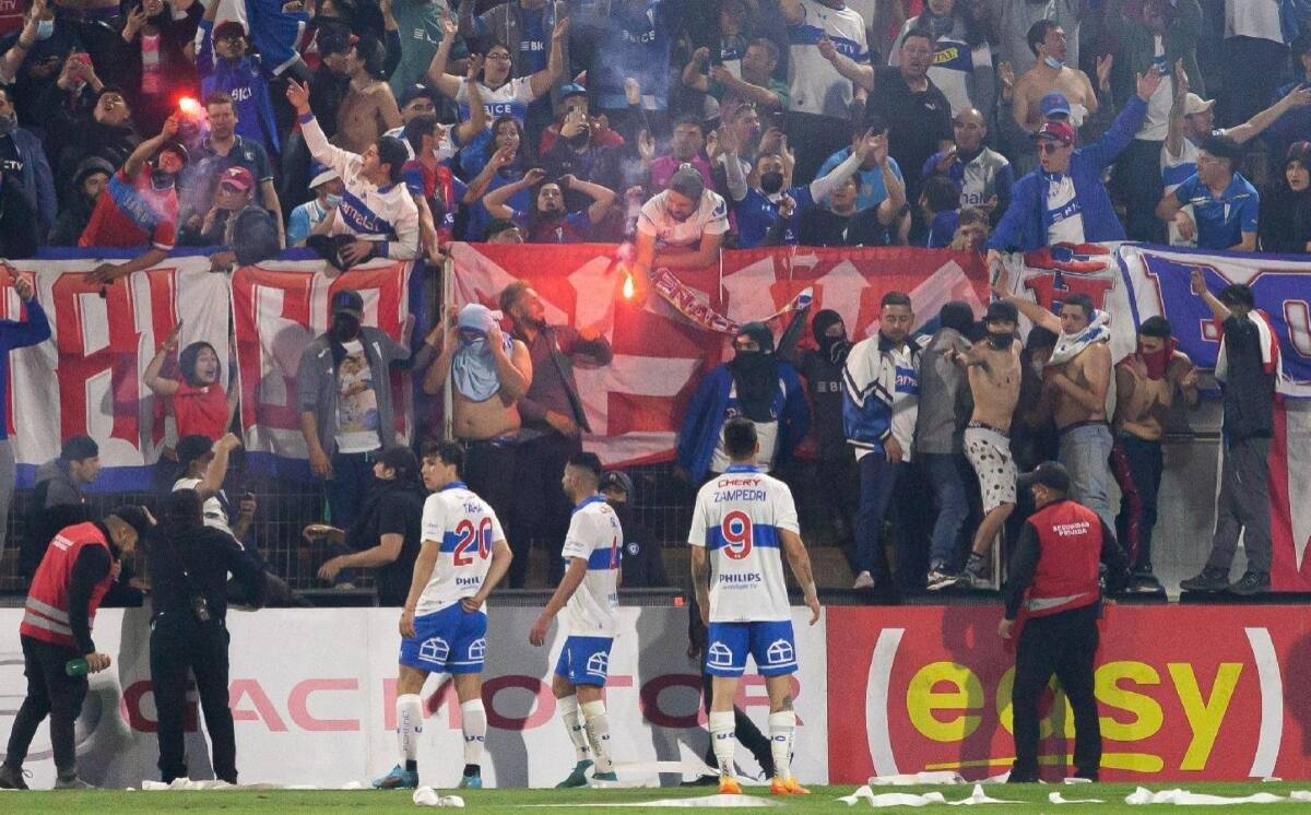 provocando desmanes en el cierre de San Carlos de Apoquindo.