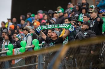 VIDEO | No fallaron: la gran cantidad de hinchas que acompañaron a Deportes Puerto Montt en Segunda División