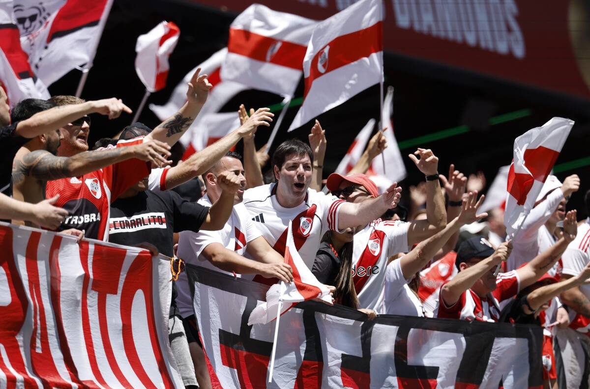 Hinchas de Monterrey calentaron su duelo vs River Plate en el Mundial de Clubes: “Se fueron a la B”