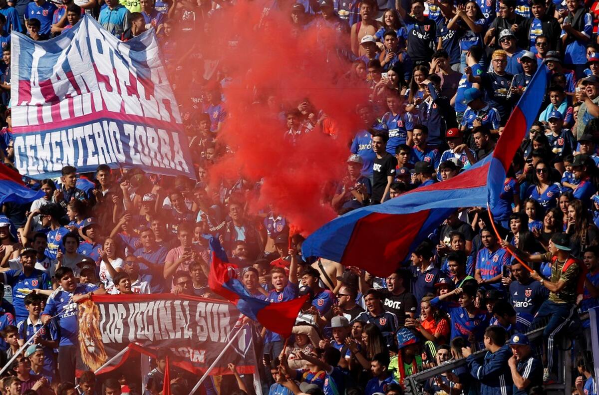 El banderazo de los hinchas de la U en el hotel de concentración