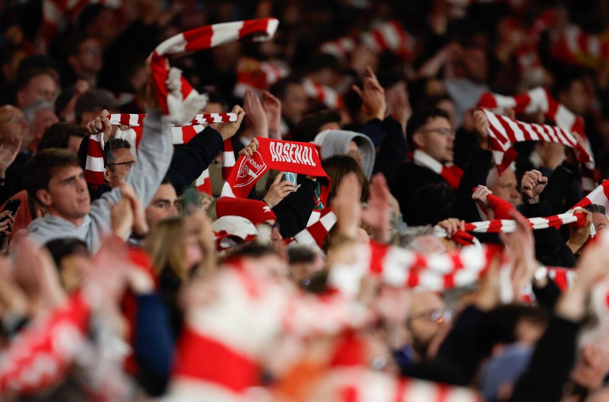 VIDEO | ¡22 años de espera! Así festejaron los hinchas del Arsenal su título de la Premier League