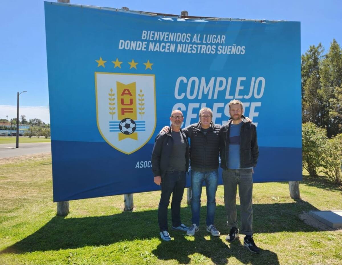 le entregaron insólito regalo a Marcelo Bielsa.