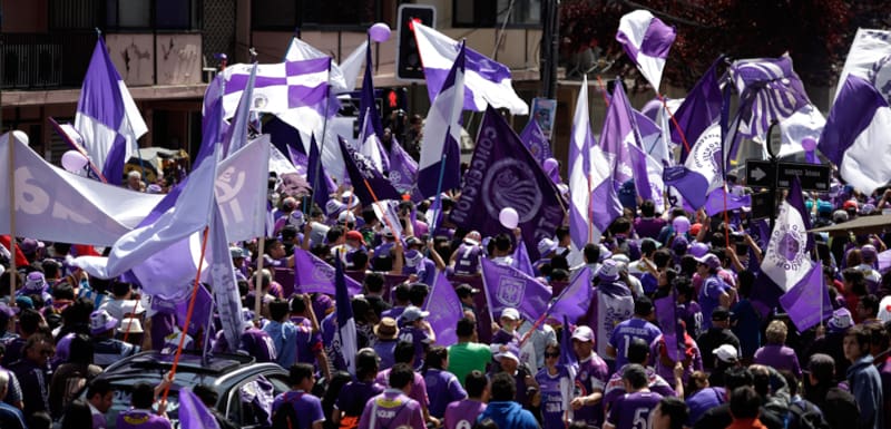 Los hinchas del León de Collao salieron a las calles a festejar el fallo del tribunal.