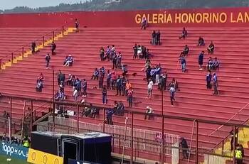 VIDEO | A una hora del partido: el poco ambiente en Santa Laura para la Supercopa