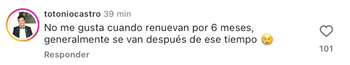 Hinchas de la UC mostraron su enojo ante la renovación.