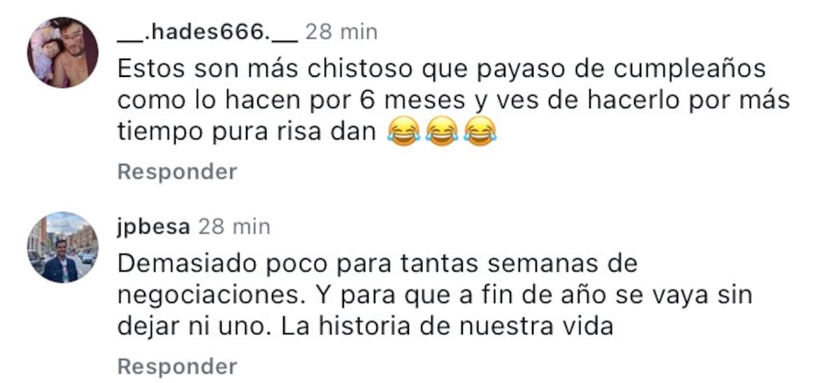 Hinchas de la UC mostraron su enojo ante la renovación.