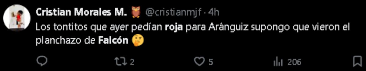 Hinchas reaccionan a las faltas de Aránguiz y Falcón.