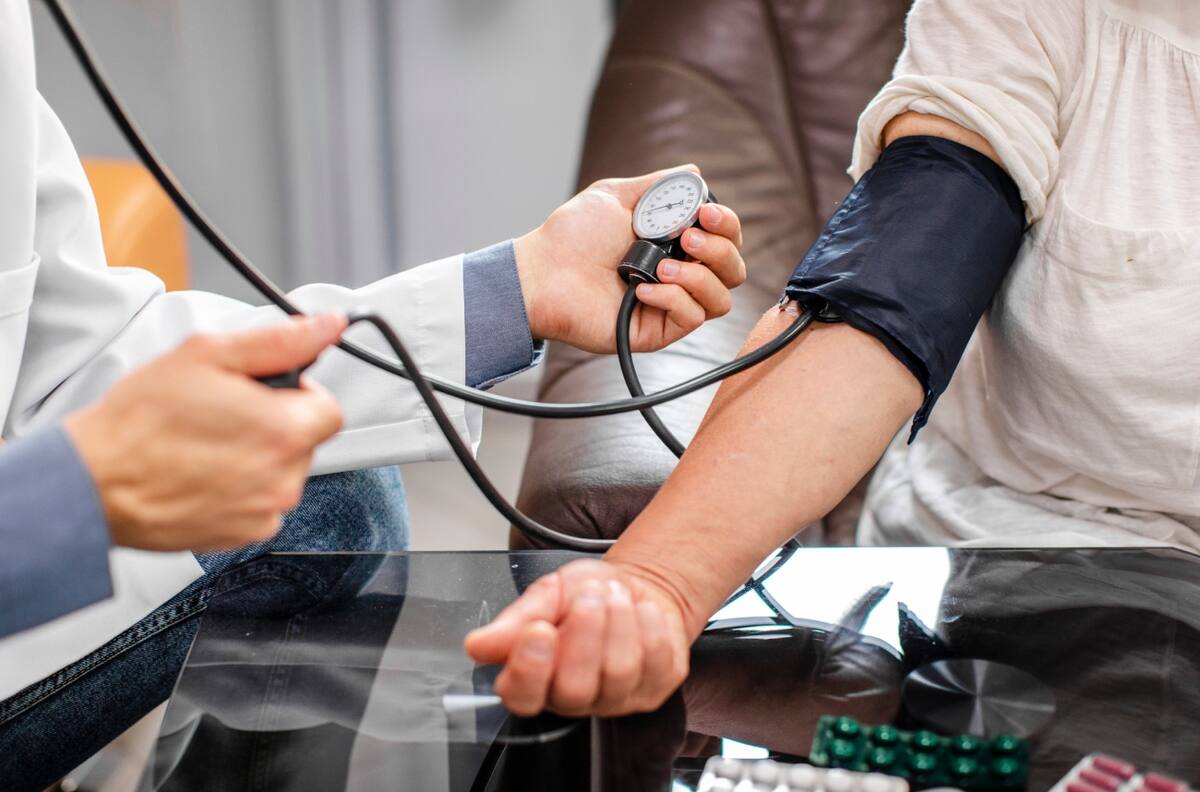 10 cuidados para tu corazón: cómo evitar la hipertensión, según la Clínica Las Condes