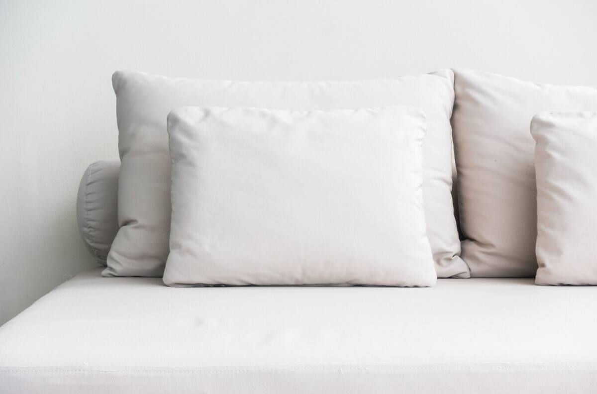 Así puedes eliminar todas las manchas de tus almohadas y dejarlas como nuevas