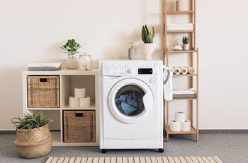 ¿Agua caliente, fría o tibia? Conoce cuál usar para lavar cada prenda de ropa